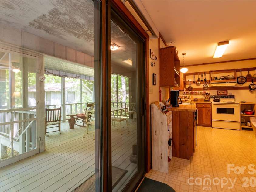 60 Virgels Mountain Road, Burnsville, NC 28714.  MLS# CAR4388145, YatesRealty ID 27867. 