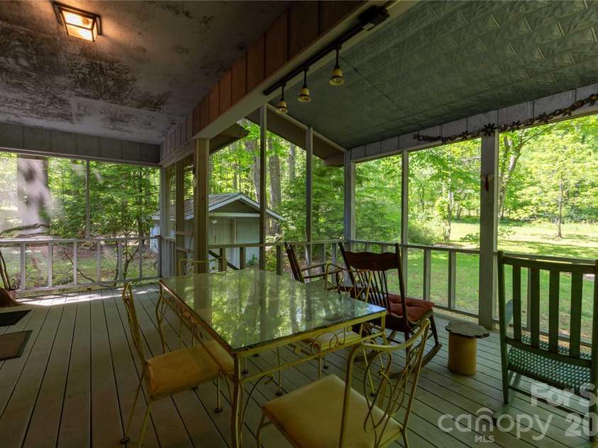 60 Virgels Mountain Road, Burnsville, NC 28714.  MLS# CAR4388145, YatesRealty ID 27867. 