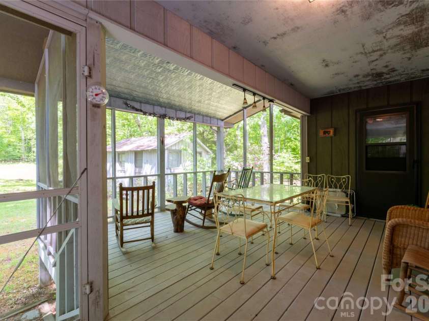 60 Virgels Mountain Road, Burnsville, NC 28714.  MLS# CAR4388145, YatesRealty ID 27867. 