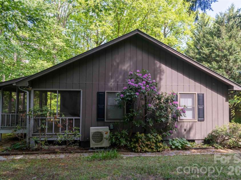 60 Virgels Mountain Road, Burnsville, NC 28714.  MLS# CAR4388145, YatesRealty ID 27867. 
