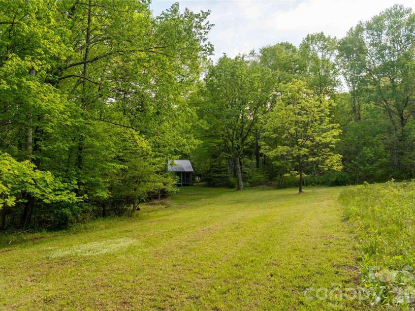 60 Virgels Mountain Road, Burnsville, NC 28714.  MLS# CAR4388145, YatesRealty ID 27867. 