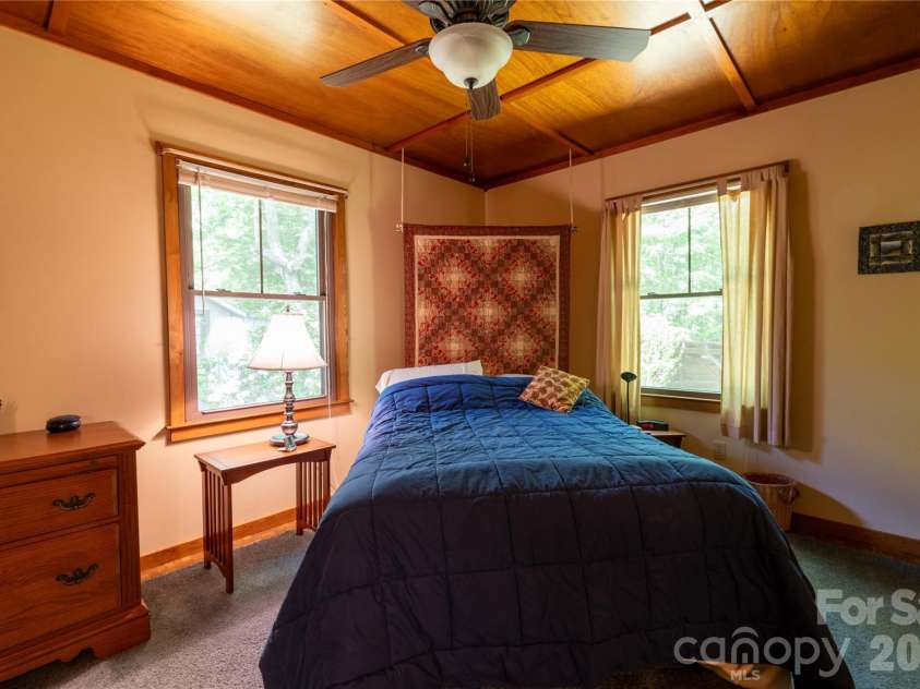 60 Virgels Mountain Road, Burnsville, NC 28714.  MLS# CAR4388145, YatesRealty ID 27867. 