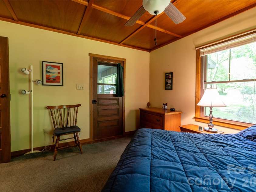 60 Virgels Mountain Road, Burnsville, NC 28714.  MLS# CAR4388145, YatesRealty ID 27867. 