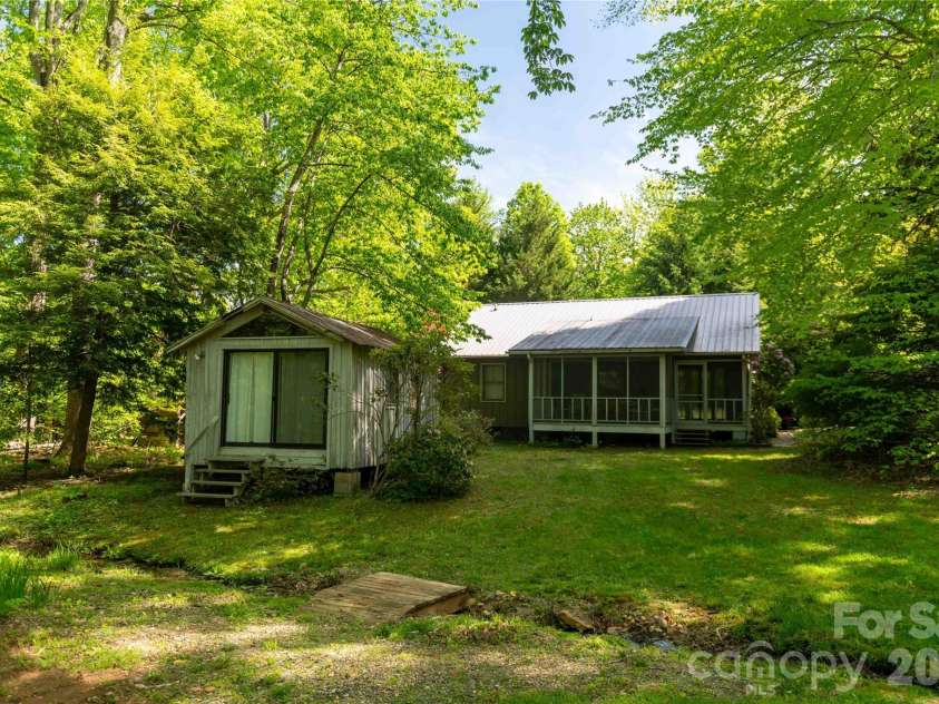 60 Virgels Mountain Road, Burnsville, NC 28714.  MLS# CAR4388145, YatesRealty ID 27867. 