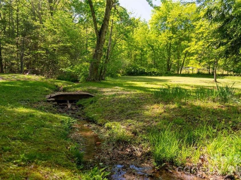 60 Virgels Mountain Road, Burnsville, NC 28714.  MLS# CAR4388145, YatesRealty ID 27867. 