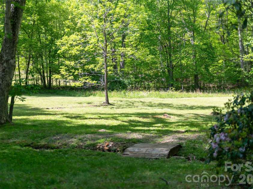 60 Virgels Mountain Road, Burnsville, NC 28714.  MLS# CAR4388145, YatesRealty ID 27867. 