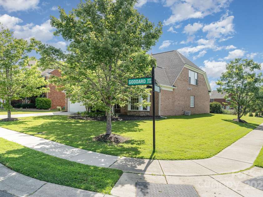 2100 Goddard Way, Waxhaw, NC 28173.  MLS# CAR4273203, YatesRealty ID 27868. Home is located on a corner lot