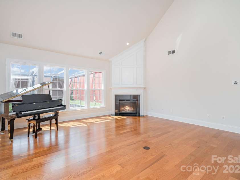 2100 Goddard Way, Waxhaw, NC 28173.  MLS# CAR4273203, YatesRealty ID 27868. Living room