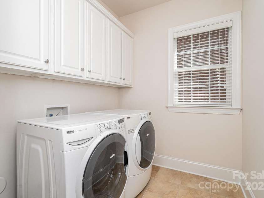 2100 Goddard Way, Waxhaw, NC 28173.  MLS# CAR4273203, YatesRealty ID 27868. Main floor laundry