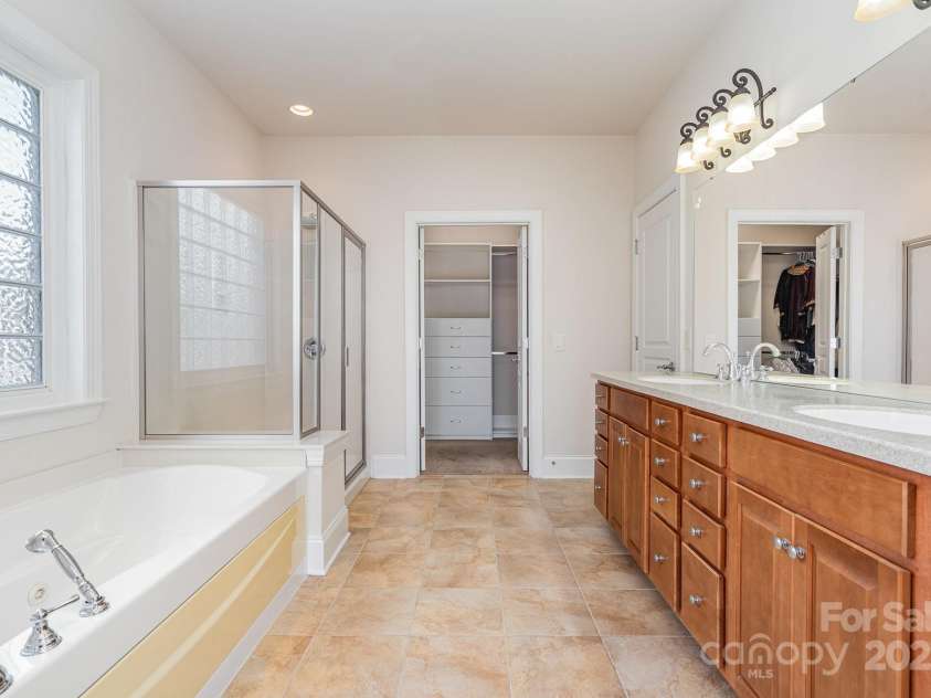 2100 Goddard Way, Waxhaw, NC 28173.  MLS# CAR4273203, YatesRealty ID 27868. Primary bathroom