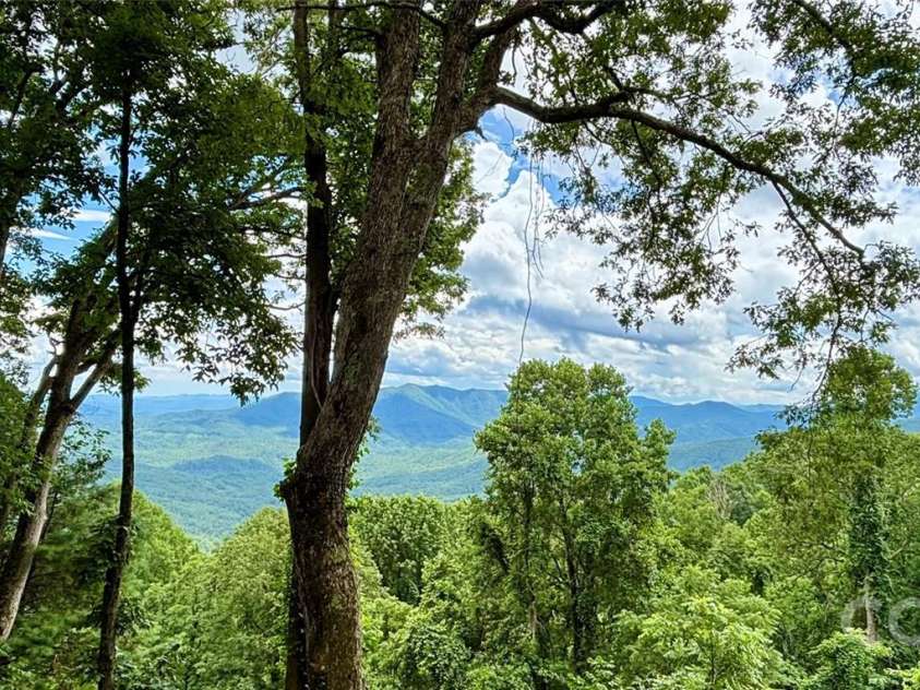 203 Laurel Lane, Little Switzerland, NC 28749.  MLS# CAR4361896, YatesRealty ID 27869. 