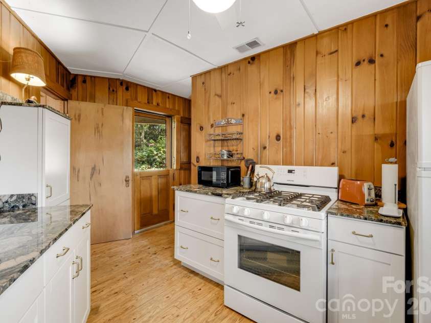 203 Laurel Lane, Little Switzerland, NC 28749.  MLS# CAR4361896, YatesRealty ID 27869. 