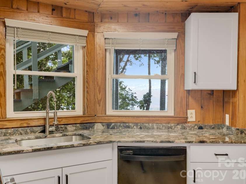 203 Laurel Lane, Little Switzerland, NC 28749.  MLS# CAR4361896, YatesRealty ID 27869. 