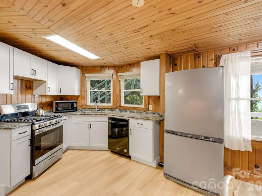 203 Laurel Lane, Little Switzerland, NC 28749.  MLS# CAR4361896, YatesRealty ID 27869. 