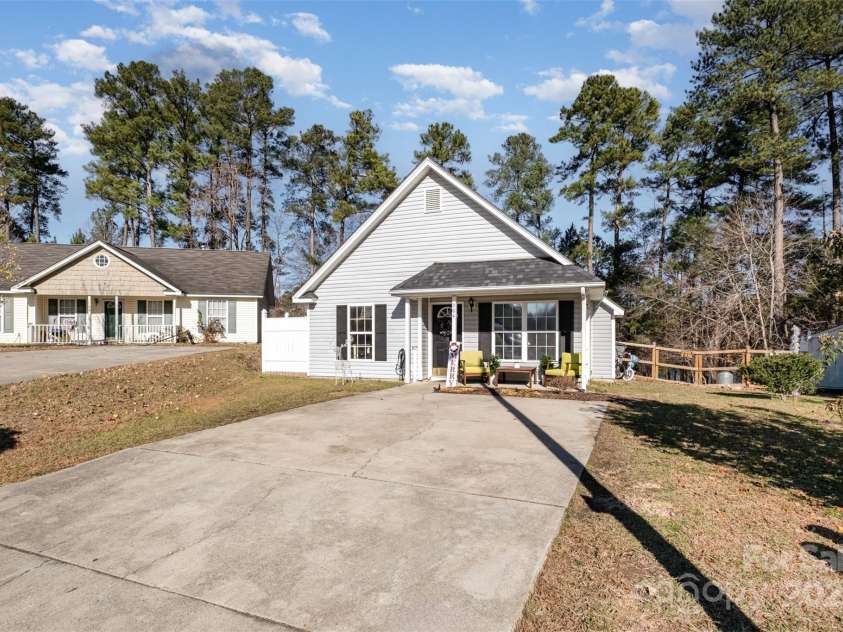 304 Athens Hills Place, Kannapolis, NC 28083.  MLS# CAR4329207, YatesRealty ID 2787. 