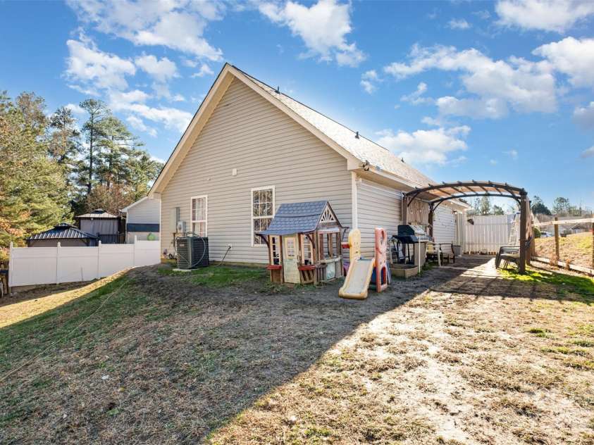 304 Athens Hills Place, Kannapolis, NC 28083.  MLS# CAR4329207, YatesRealty ID 2787. 