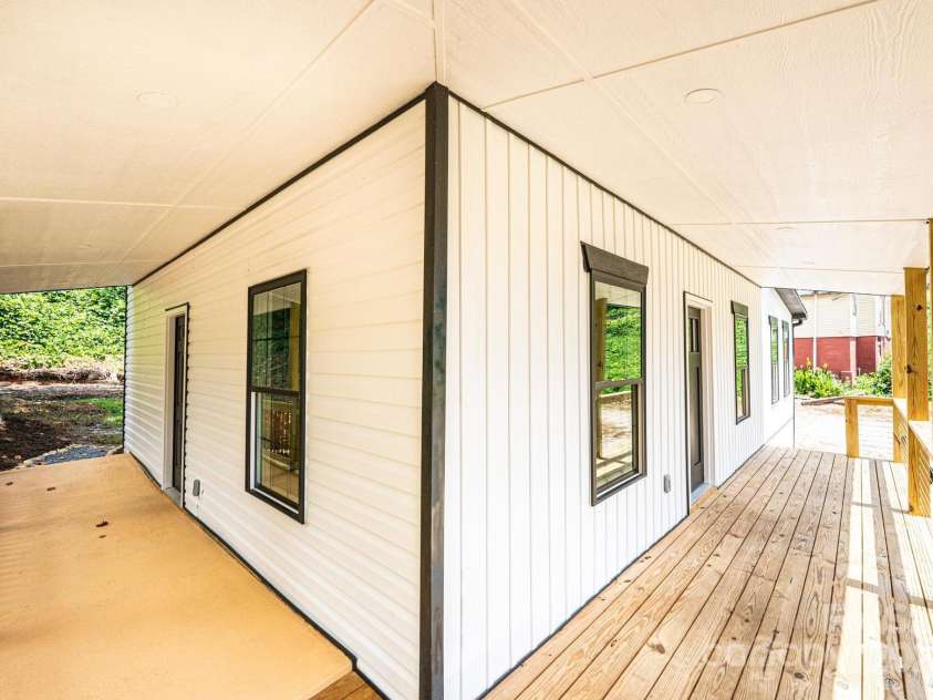 204 Hickory Street, Granite Falls, NC 28630.  MLS# CAR4283921, YatesRealty ID 27870. 