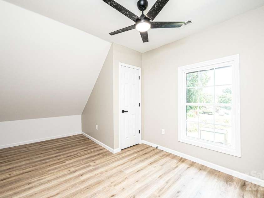 204 Hickory Street, Granite Falls, NC 28630.  MLS# CAR4283921, YatesRealty ID 27870. 