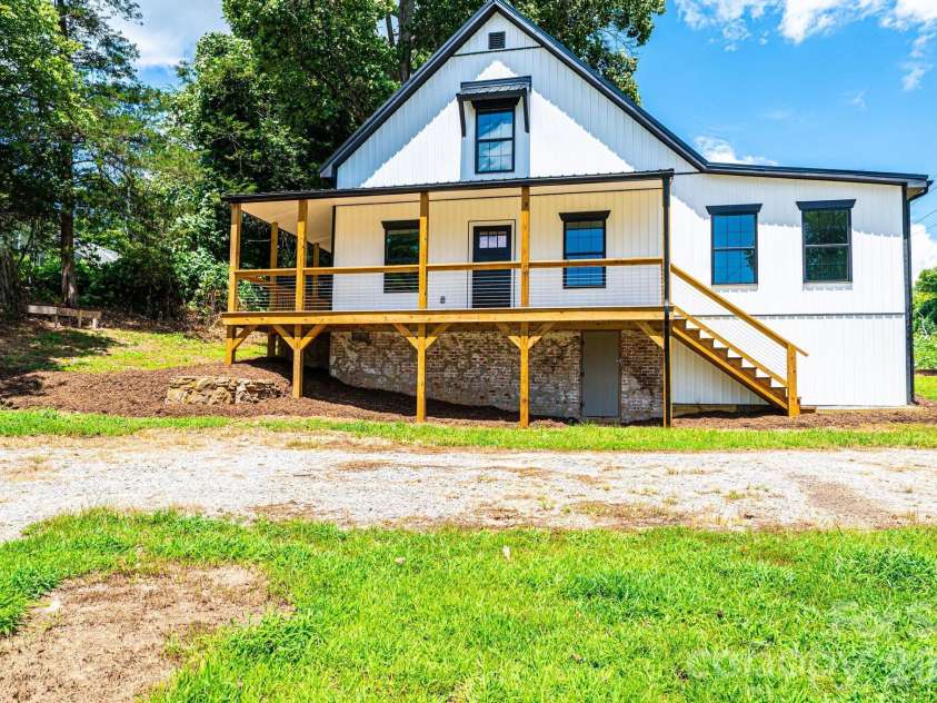 204 Hickory Street, Granite Falls, NC 28630.  MLS# CAR4283921, YatesRealty ID 27870. 