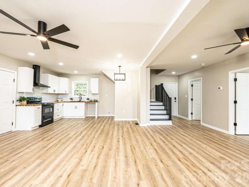 204 Hickory Street, Granite Falls, NC 28630.  MLS# CAR4283921, YatesRealty ID 27870. 