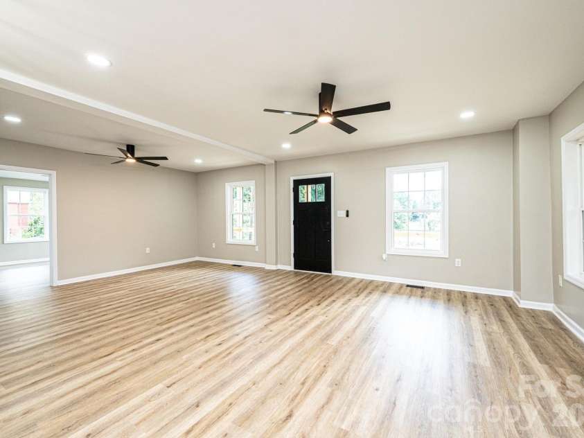 204 Hickory Street, Granite Falls, NC 28630.  MLS# CAR4283921, YatesRealty ID 27870. 