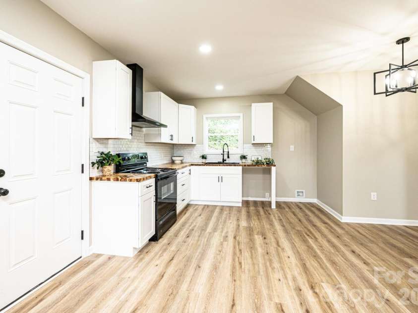 204 Hickory Street, Granite Falls, NC 28630.  MLS# CAR4283921, YatesRealty ID 27870. 