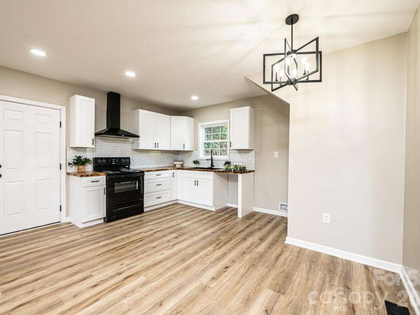 204 Hickory Street, Granite Falls, NC 28630.  MLS# CAR4283921, YatesRealty ID 27870. 