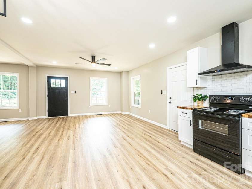 204 Hickory Street, Granite Falls, NC 28630.  MLS# CAR4283921, YatesRealty ID 27870. 