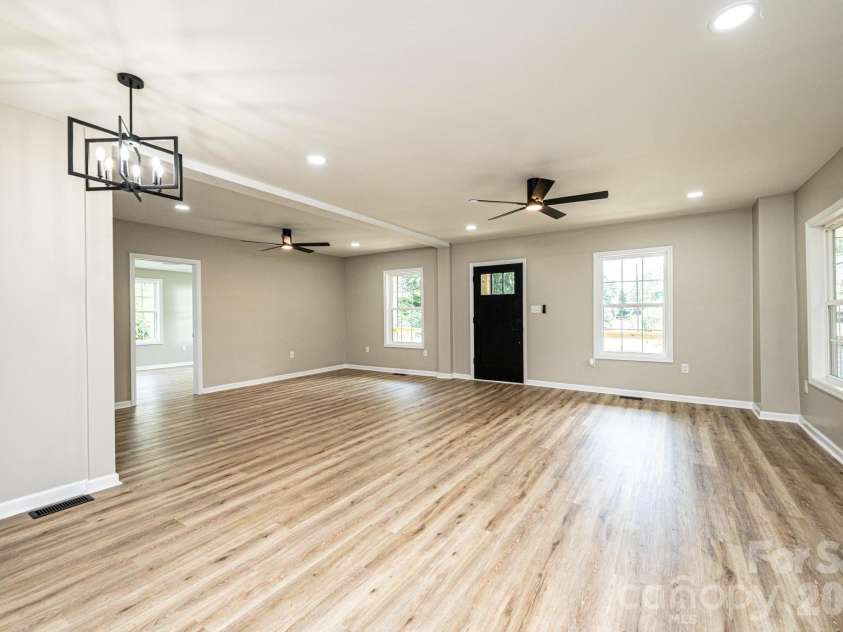 204 Hickory Street, Granite Falls, NC 28630.  MLS# CAR4283921, YatesRealty ID 27870. 