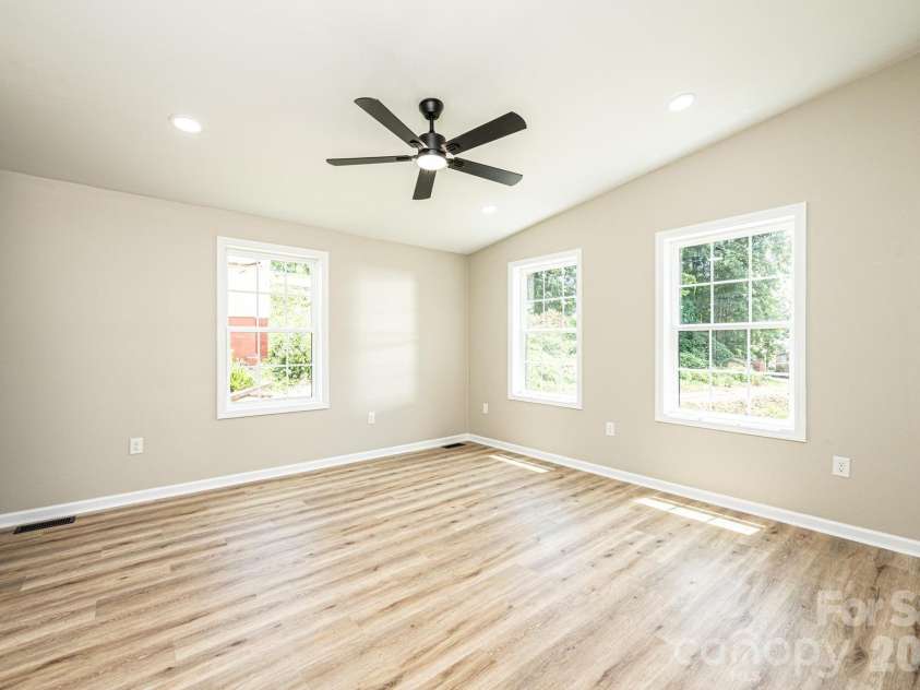 204 Hickory Street, Granite Falls, NC 28630.  MLS# CAR4283921, YatesRealty ID 27870. 