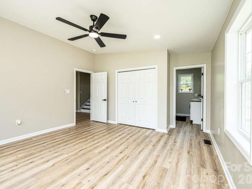 204 Hickory Street, Granite Falls, NC 28630.  MLS# CAR4283921, YatesRealty ID 27870. 