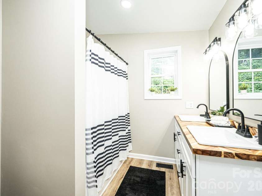 204 Hickory Street, Granite Falls, NC 28630.  MLS# CAR4283921, YatesRealty ID 27870. 