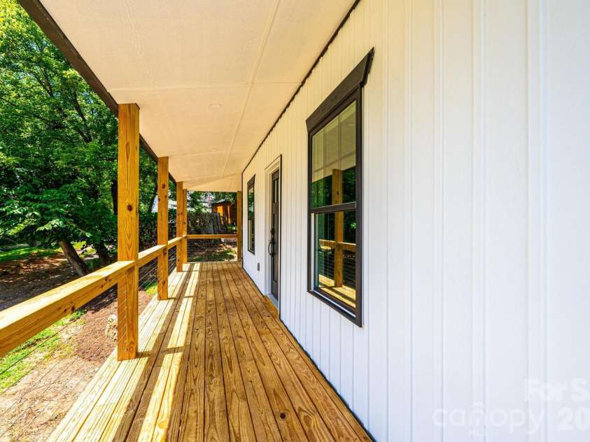 204 Hickory Street, Granite Falls, NC 28630.  MLS# CAR4283921, YatesRealty ID 27870. 