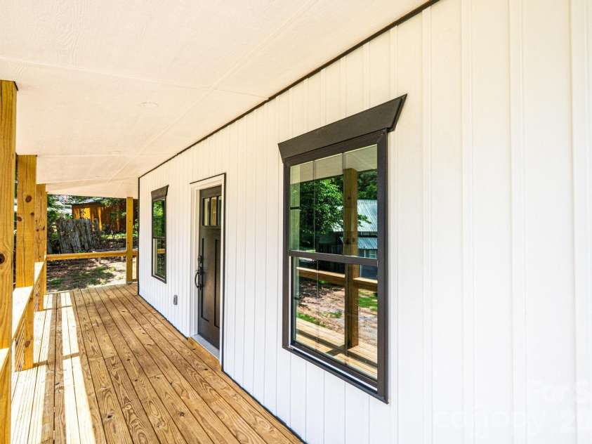 204 Hickory Street, Granite Falls, NC 28630.  MLS# CAR4283921, YatesRealty ID 27870. 