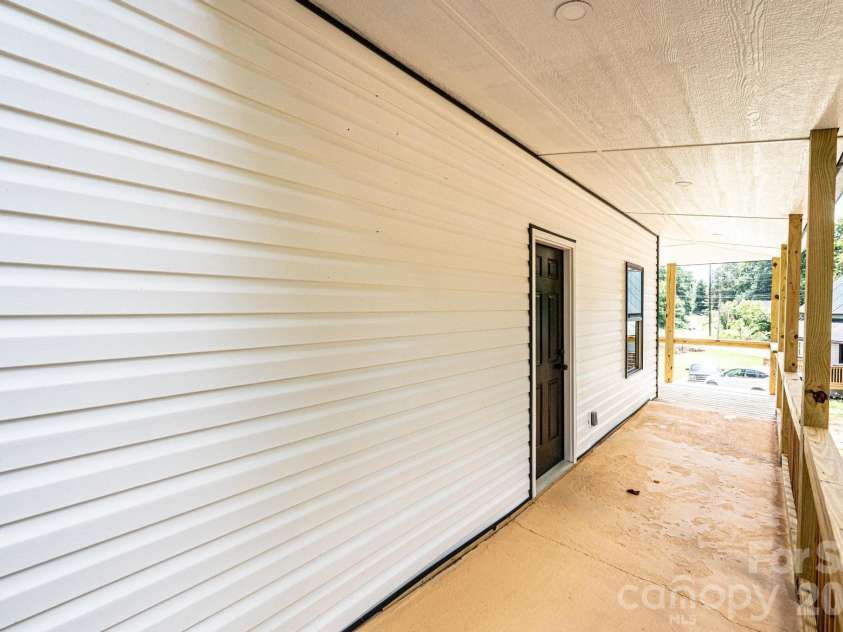 204 Hickory Street, Granite Falls, NC 28630.  MLS# CAR4283921, YatesRealty ID 27870. 