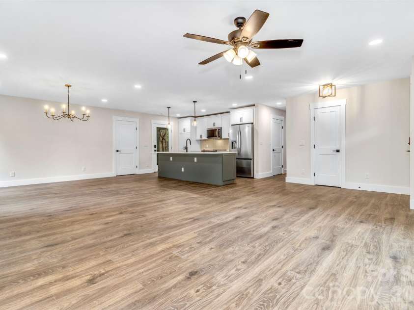 4 Barnes Road, Asheville, NC 28803.  MLS# CAR4379264, YatesRealty ID 27870. 