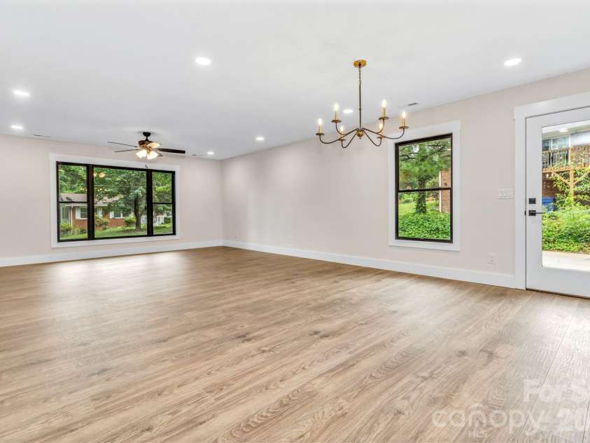 4 Barnes Road, Asheville, NC 28803.  MLS# CAR4379264, YatesRealty ID 27870. 