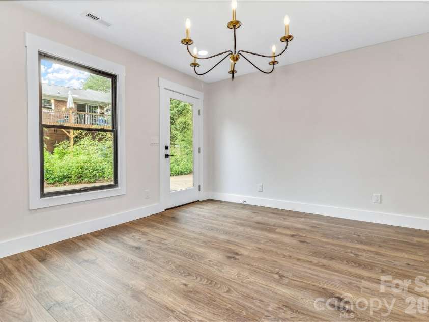 4 Barnes Road, Asheville, NC 28803.  MLS# CAR4379264, YatesRealty ID 27870. 