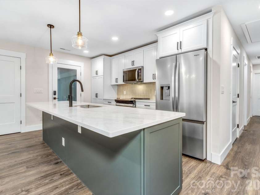 4 Barnes Road, Asheville, NC 28803.  MLS# CAR4379264, YatesRealty ID 27870. 