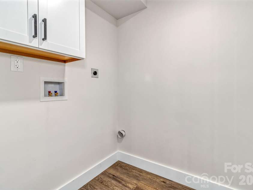 4 Barnes Road, Asheville, NC 28803.  MLS# CAR4379264, YatesRealty ID 27870. 