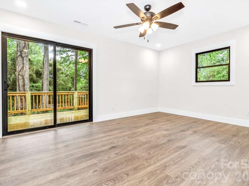 4 Barnes Road, Asheville, NC 28803.  MLS# CAR4379264, YatesRealty ID 27870. 