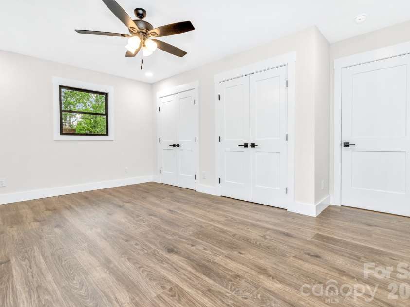 4 Barnes Road, Asheville, NC 28803.  MLS# CAR4379264, YatesRealty ID 27870. 