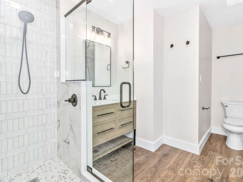 4 Barnes Road, Asheville, NC 28803.  MLS# CAR4379264, YatesRealty ID 27870. 