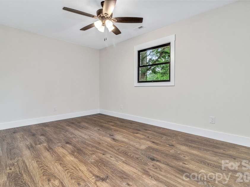 4 Barnes Road, Asheville, NC 28803.  MLS# CAR4379264, YatesRealty ID 27870. 