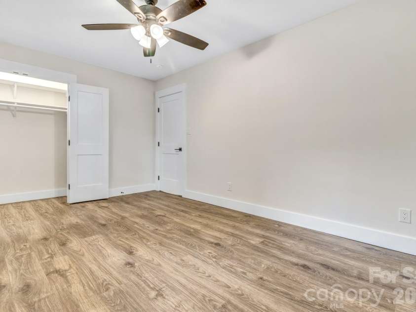 4 Barnes Road, Asheville, NC 28803.  MLS# CAR4379264, YatesRealty ID 27870. 