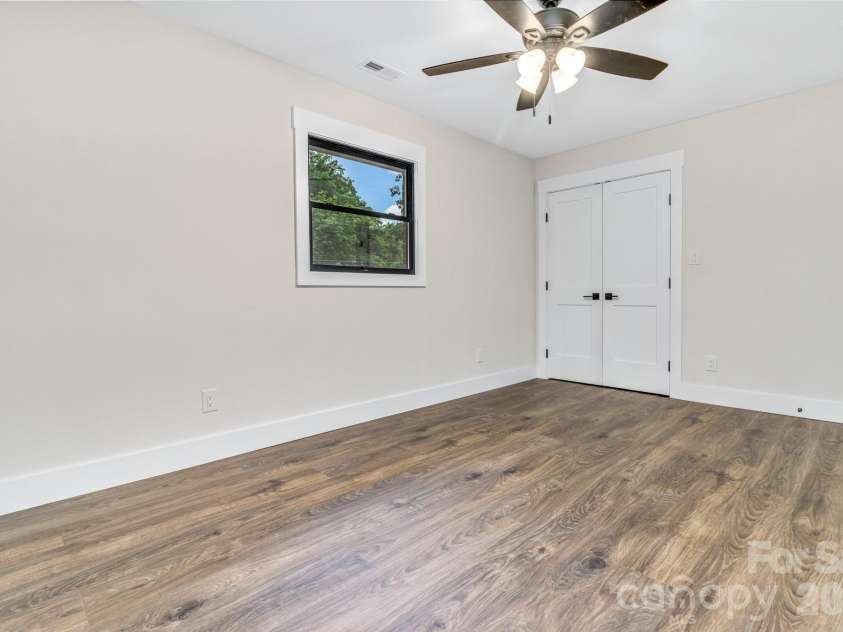 4 Barnes Road, Asheville, NC 28803.  MLS# CAR4379264, YatesRealty ID 27870. 