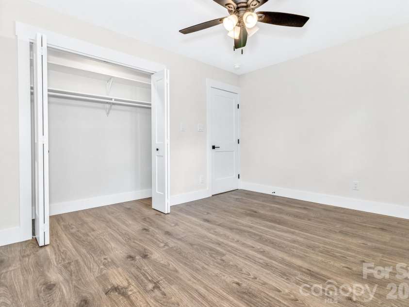 4 Barnes Road, Asheville, NC 28803.  MLS# CAR4379264, YatesRealty ID 27870. 