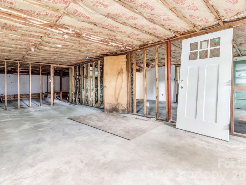4 Barnes Road, Asheville, NC 28803.  MLS# CAR4379264, YatesRealty ID 27870. 