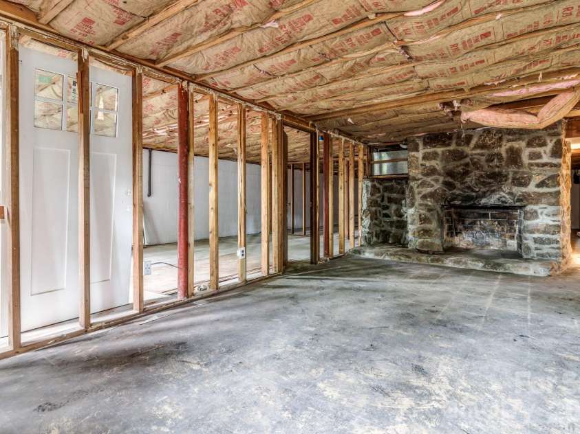 4 Barnes Road, Asheville, NC 28803.  MLS# CAR4379264, YatesRealty ID 27870. 