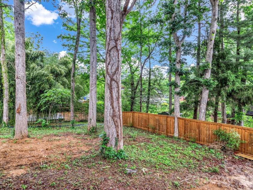 4 Barnes Road, Asheville, NC 28803.  MLS# CAR4379264, YatesRealty ID 27870. 